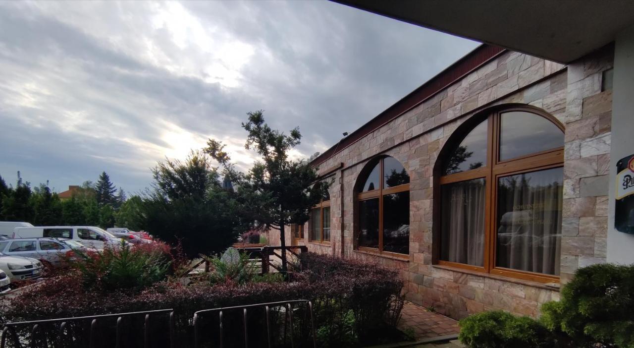 Hotel Apollo Valasske Mezirici Exterior photo